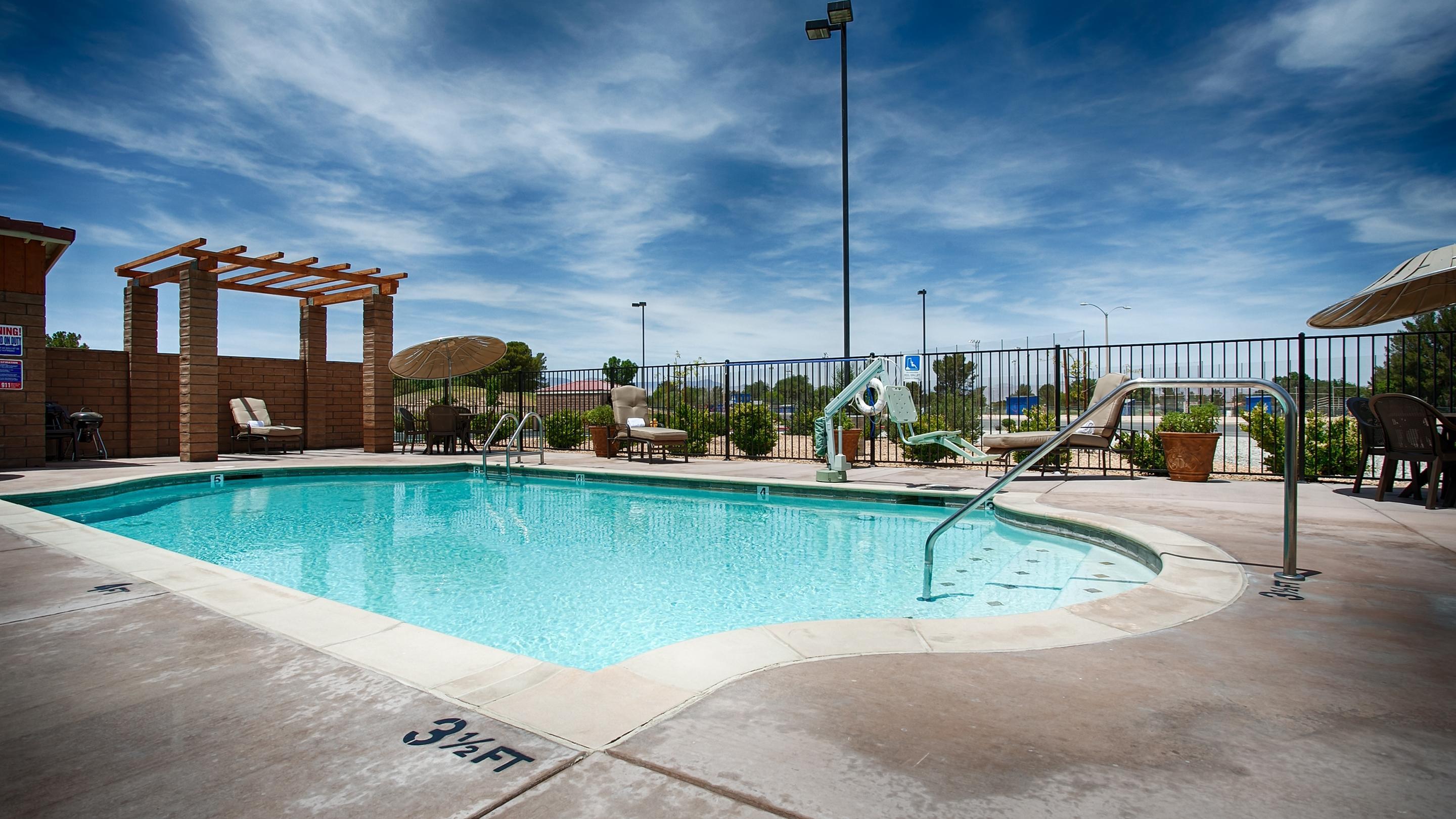 Best Western California City Inn & Suites Buitenkant foto