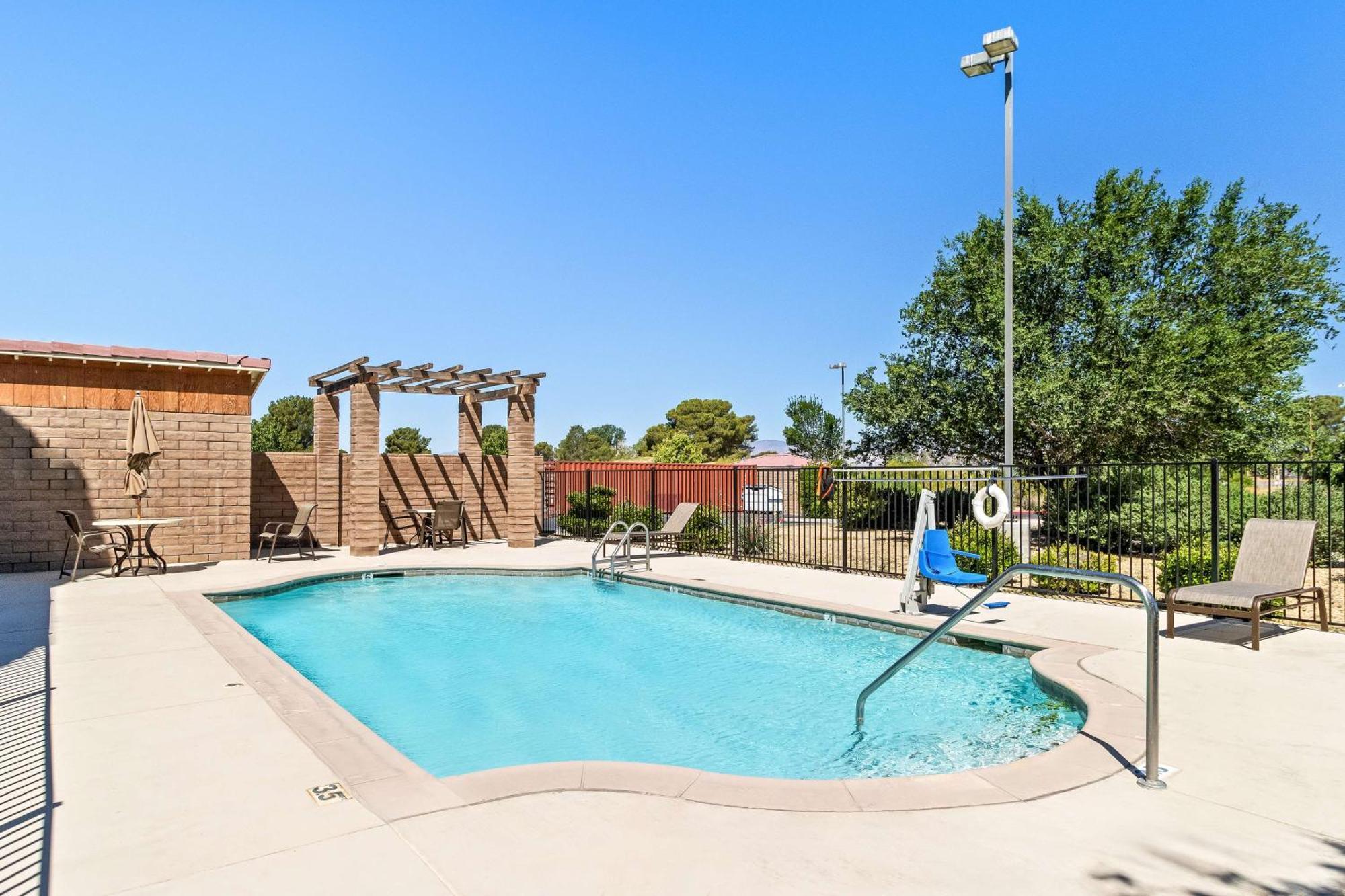 Best Western California City Inn & Suites Buitenkant foto