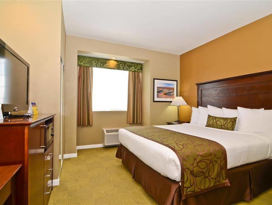 Best Western California City Inn & Suites Buitenkant foto